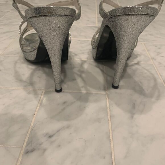 STUART WEITZMAN🤍Silver glitter platform slingback - Picture 4 of 16
